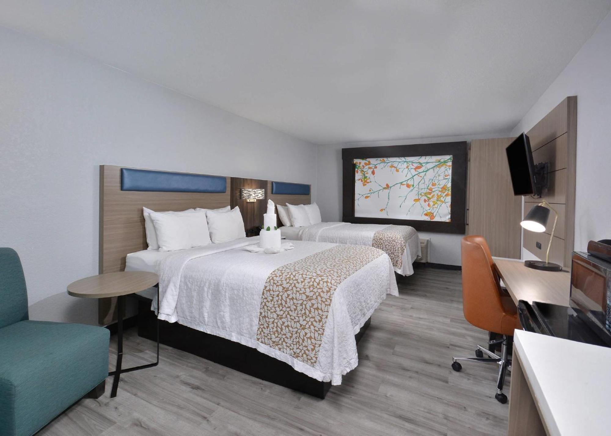 Queen Room with Two Queen Beds - Accessible/Non-Smoking,1722936666:JPEG