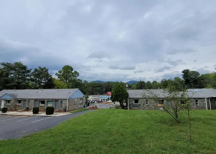 Hotel: Rock Haven Motel