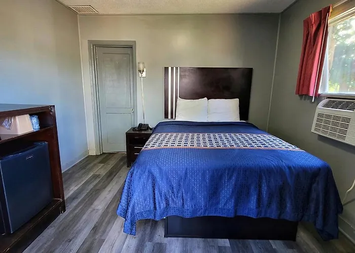 Hotel: Rock Haven Motel