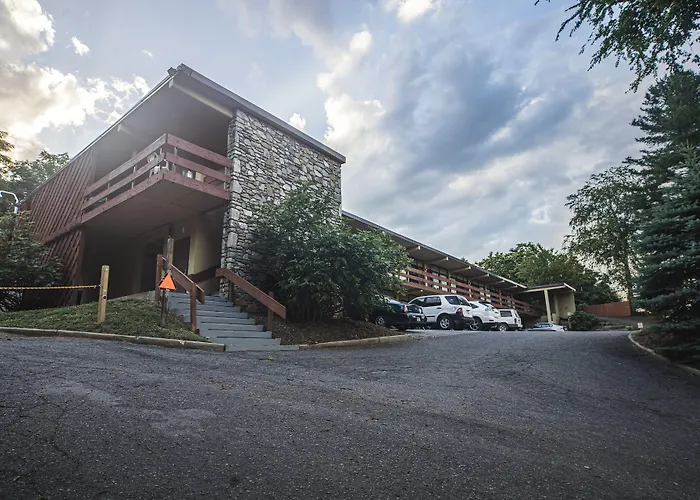 Motel: The Mountaineer Inn - Asheville